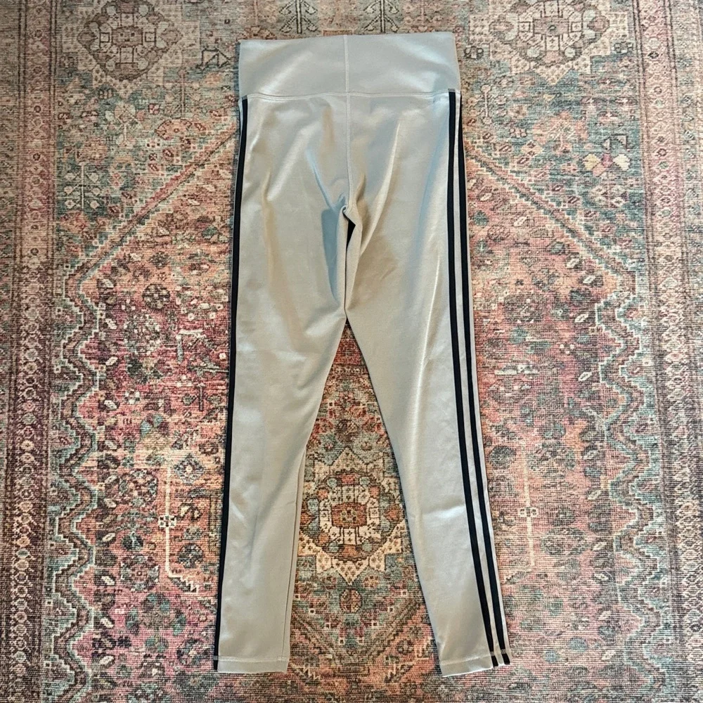 NWOT Adidas Designed to Move 3 Stripe Full length Leggings in Grey and Black M - Picture 4 of 5